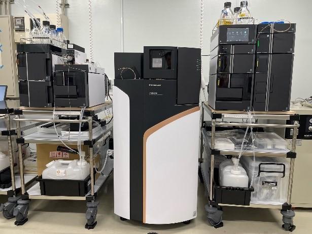 LC/QTOF質量分析システム：岡山大学