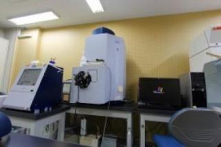 【大阪大学】タンデム四重極-飛行時間型質量分析計 (ESI)