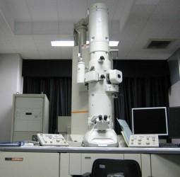 【大阪大学】高加速透過型電子顕微鏡