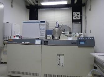 【大阪大学】セクター型質量分析計 (EI・CI・FAB・FD・ESI・APCI) GC, Direct Probe, 熱分解装置(Pyrolyzer)装備