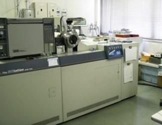 【大阪大学】セクター型質量分析計 (FAB)