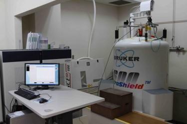 【大阪大学】NMR (600MHz 固体) Bruker AVANCE Ⅲ