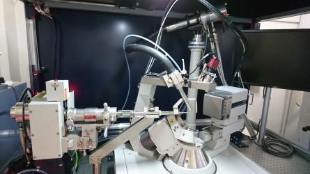 【大阪大学】単結晶X線構造解析装置(1光子検出型ハイブリッドピクセル検出器搭載 XtaLAB Synergy Custom)