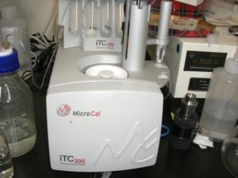【大阪大学】等温滴定型カロリメータ(高感度・微量)
